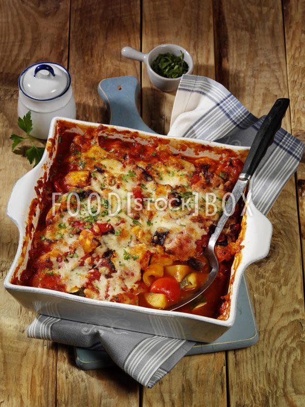 Auflauf mit Gemüsewürfeln und Käse (vegetarisch)