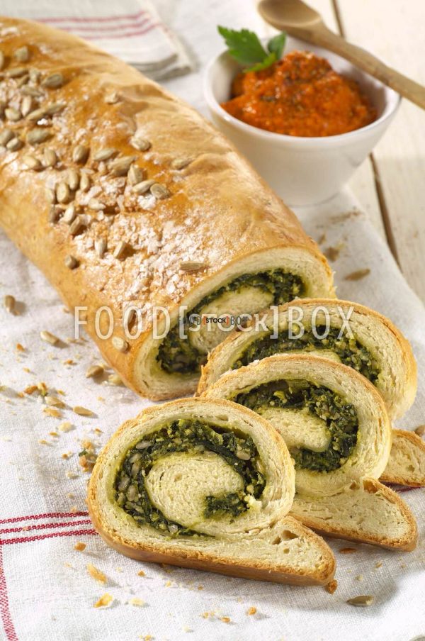 Bärlauchbrotrolle mit Paprikadip 2