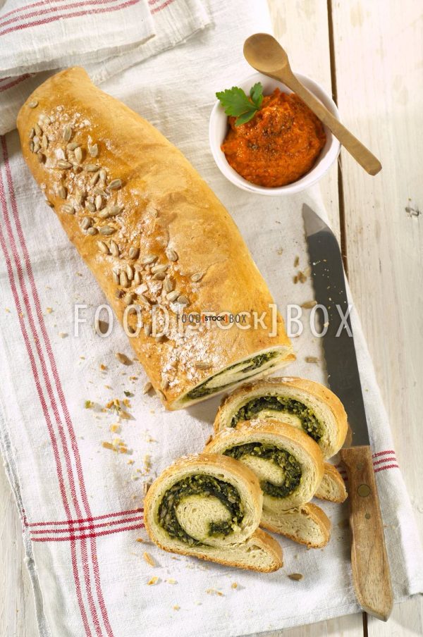 Bärlauchbrotrolle mit Paprikadip 3