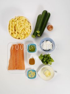 Bandnudeln mit Zucchini-Lachs-Sauce  Step 1