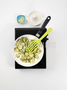 Bandnudeln mit Zucchini-Lachs-Sauce  Step 4