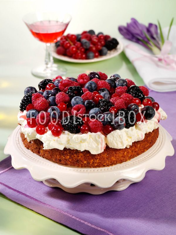 Beeren-Krokant-Torte