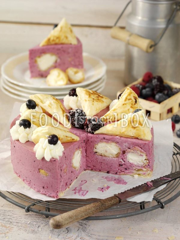 Brombeer-Sahne-Torte mit Windbeutel