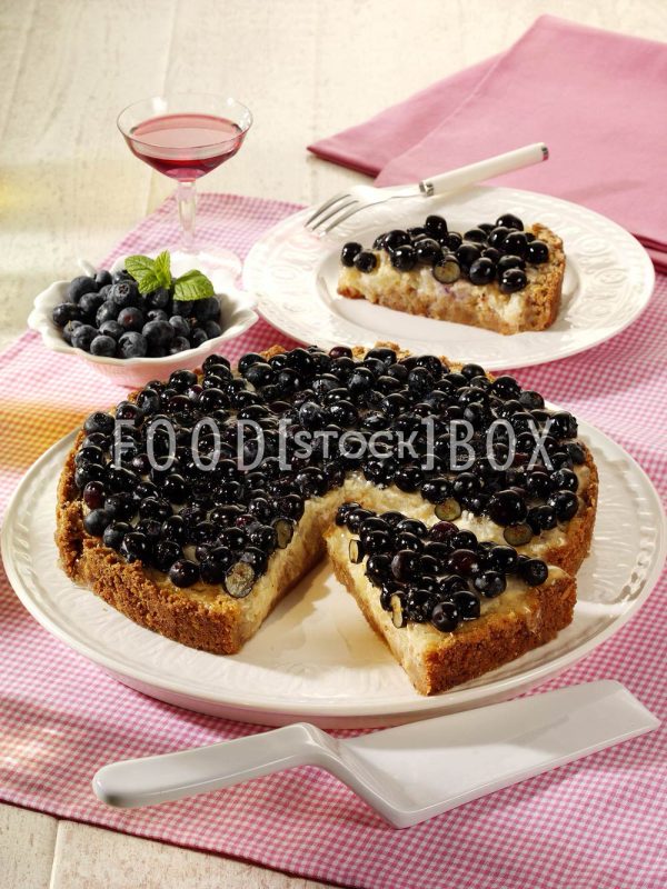 Ananas-Käsekuchen mit Heidelbeeren