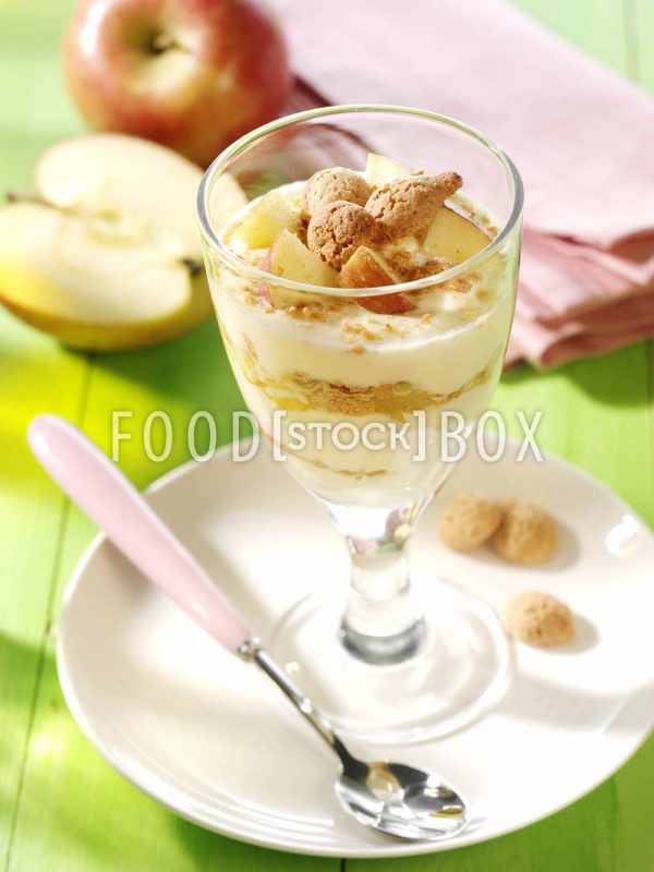 Apfel-Amarettini-Becher
