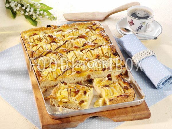 Apfelkuchen mit Rosinen 2