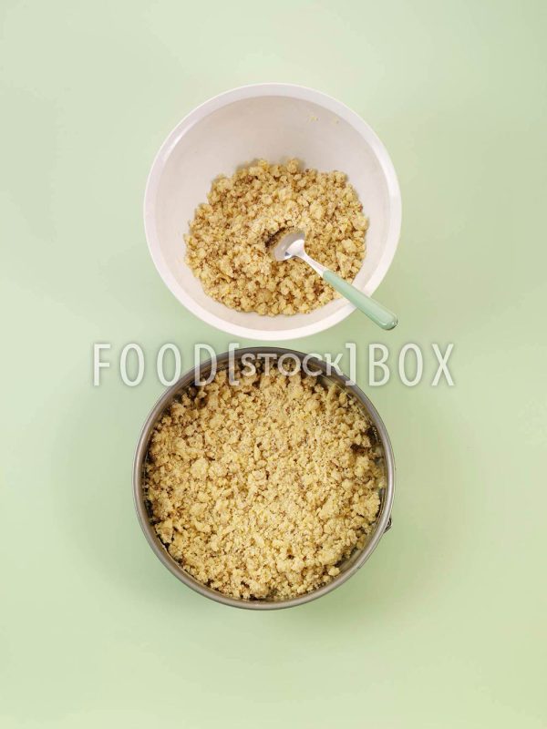 Apfelstreusel mit Rahm und Vaillesauce Step 3