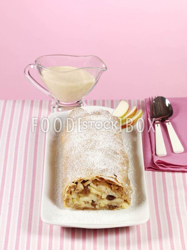 Apfelstrudel mit Vanillesauce