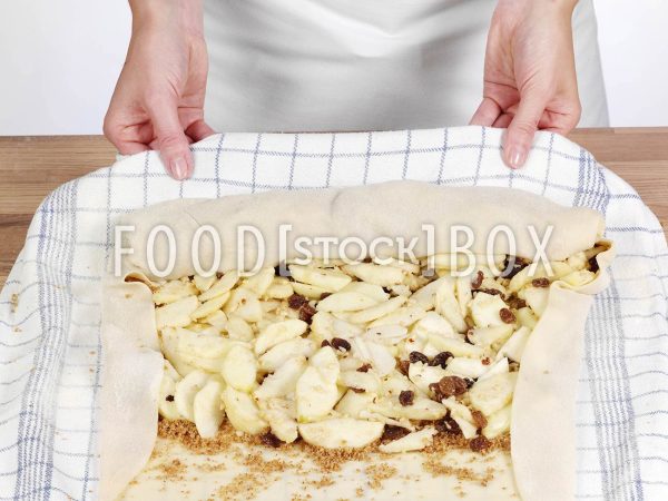 Apfelstrudel mit Vanillesauce Step 7