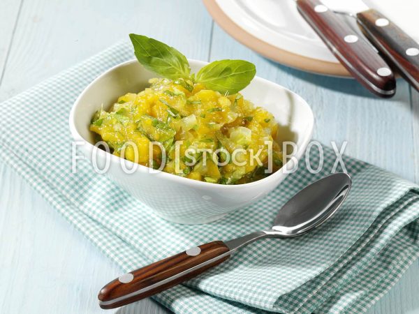 Aprikosen-Chutney mit Basilikum