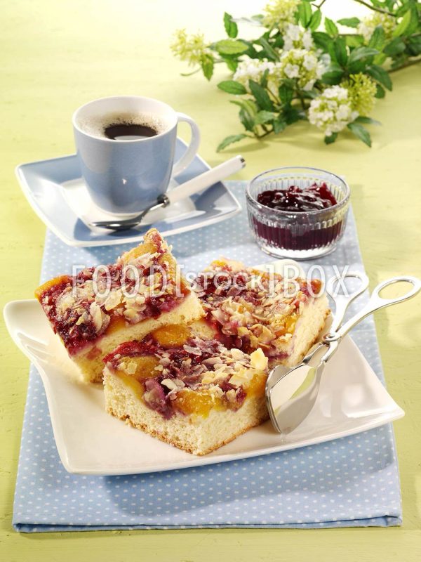 Aprikosen-Preiselbeer-Butterkuchen