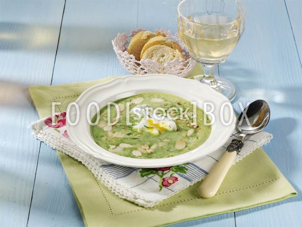 Pochierte Eier in Bärlauchsuppe / Salzarm