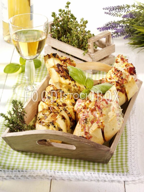Baguette mit Kräuterfüllung