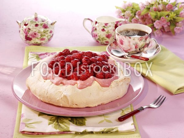 Baiser-Torte mit Himbeeren 2