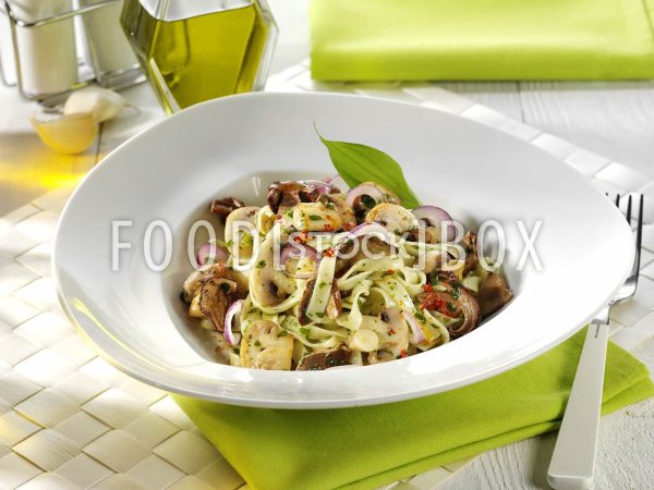Bandnudeln mit Bärlauch und Pilzen