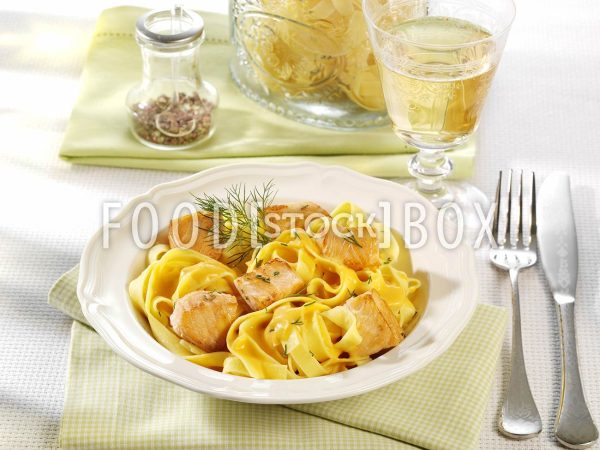 Bandnudeln mit Lachs in Sahnesauce 2