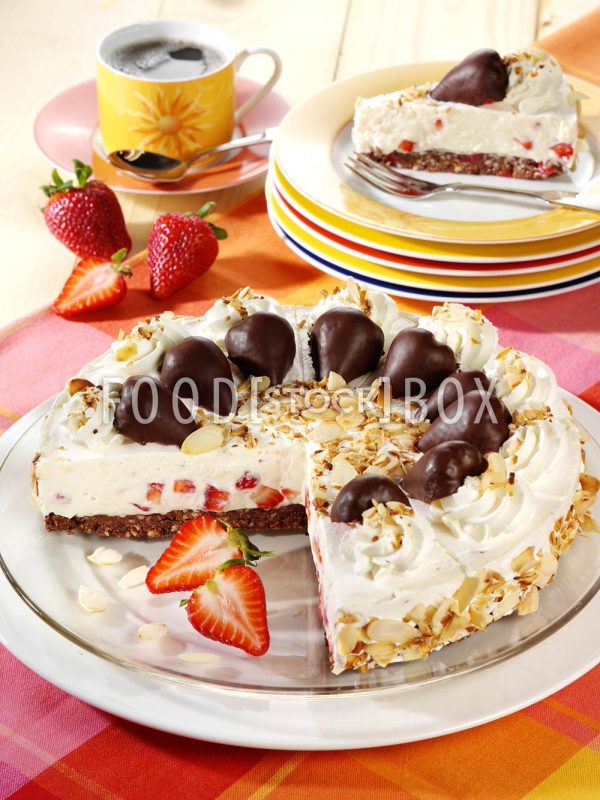 Beerenkuchen mit knusprigem Keksboden
