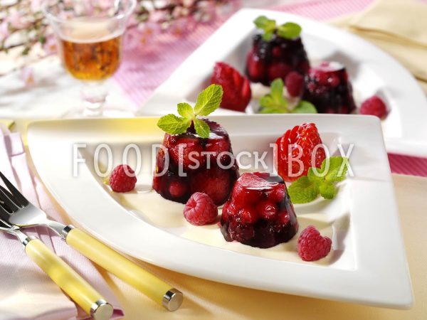 Beeren-Weingelee mit Zabaione