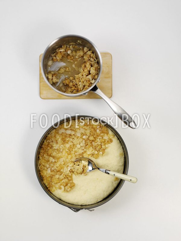 Bienenstich-Torte  Step 3