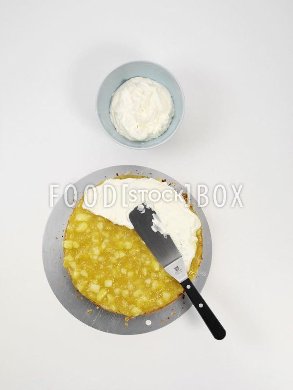 Bienenstich-Torte  Step 6