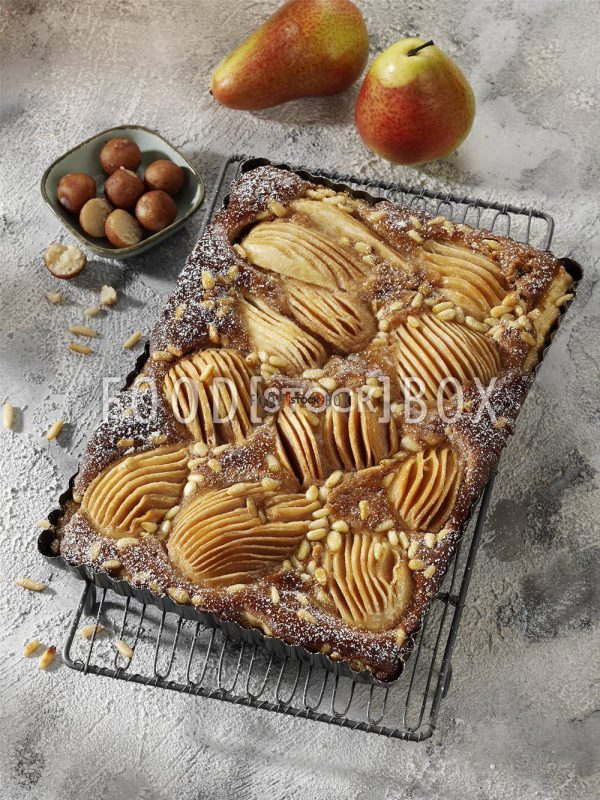Birnen-Tarte mit Marzipankonfekt-Creme & Pinienkernen 2