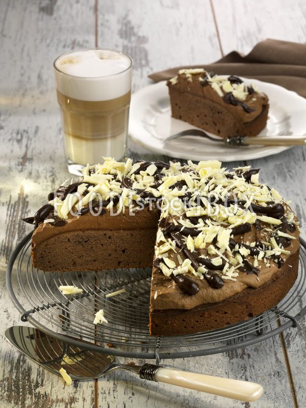 Biskuittorte mit Schokoladencreme