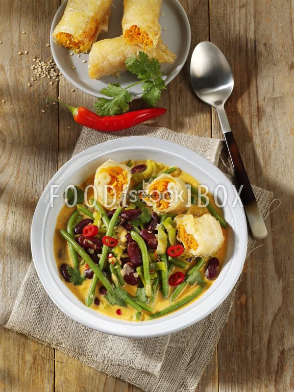 Bohnen-Eintopf mit Möhren-Frühlingsrollen