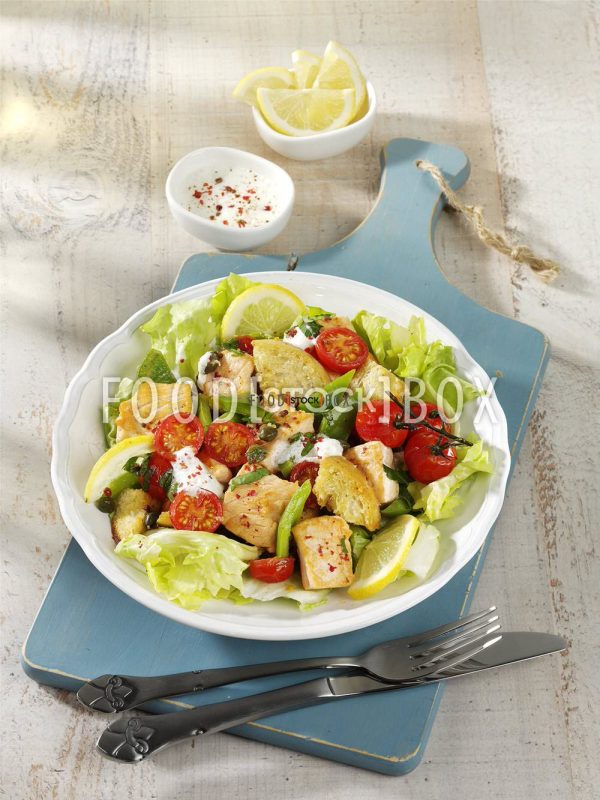 Brotsalat aus dem Ofen mit Lachs