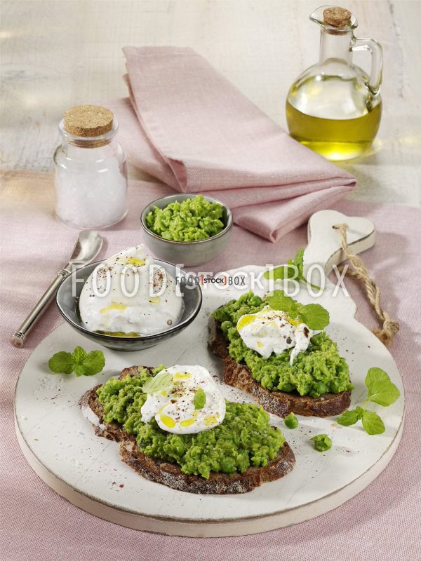 Bruschetta mit Mozzarella und Erbsen-Minzemus