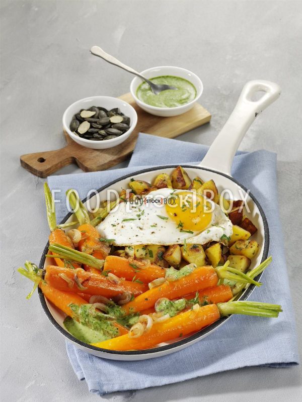 Bundmöhrchen mit Bratkartoffeln