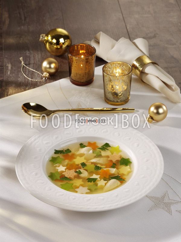 Festliche  bunte Hühnersuppe