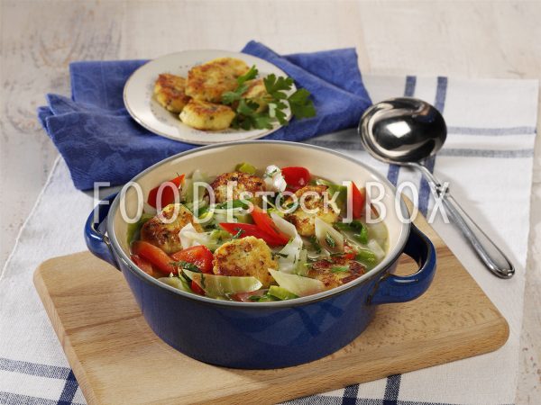 Bunter Eintopf mit Kartoffeltalern
