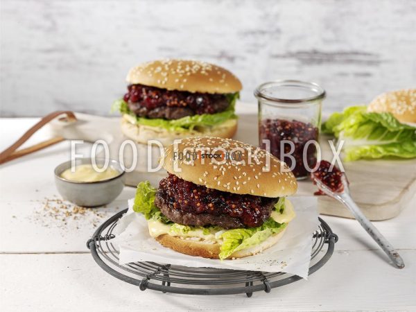 Burger mit Preiselbeer-Cranberry-Relish 2