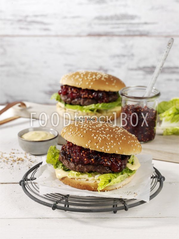 Burger mit Preiselbeeren
