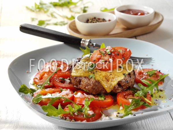 Burger auf Tomatensalat 2