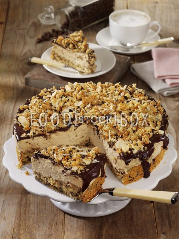 Cappuccino-Torte mit Mandeln