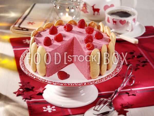 Charlotte mit Himbeeren