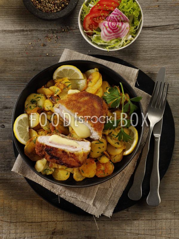 Cordon bleu mit Bratkartoffeln