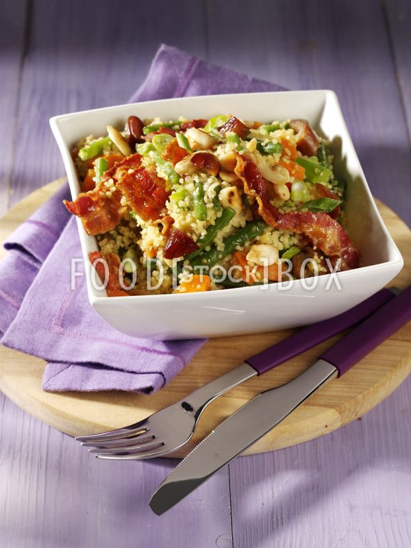 Fruchtig-pikanter Couscous-Salat mit Datteln