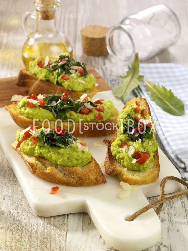 Crostini mit Bohnenpüree