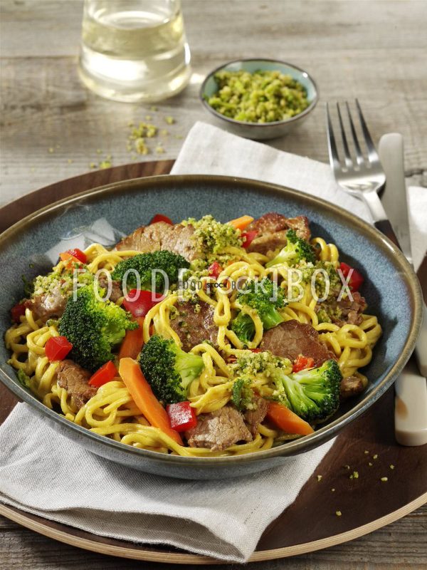 Curry-Nudeln mit gebratenem Schweinefilet 2