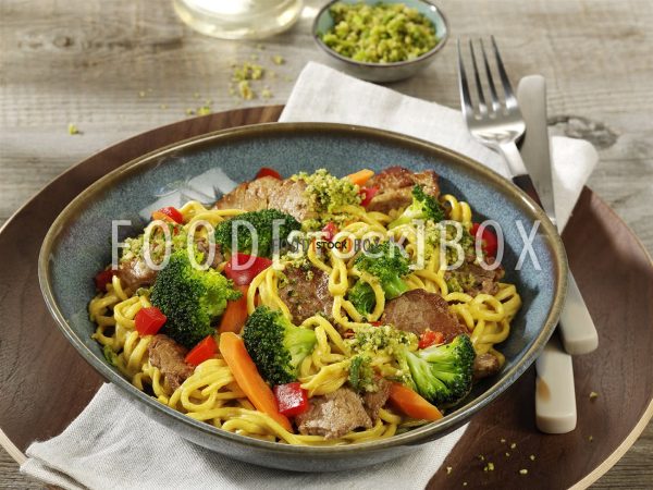 Curry-Nudeln mit gebratenem Schweinefilet 3