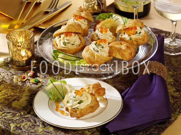 Curry-Windbeutel mit Forellen-Schnittlauchmousse