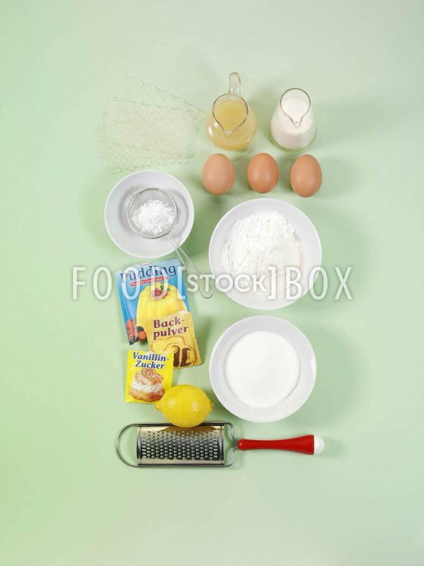 Biskuitrolle mit Zitronensahne Step 1