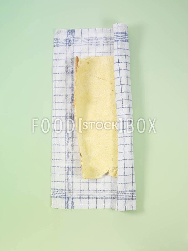 Biskuitrolle mit Zitronensahne Step 4
