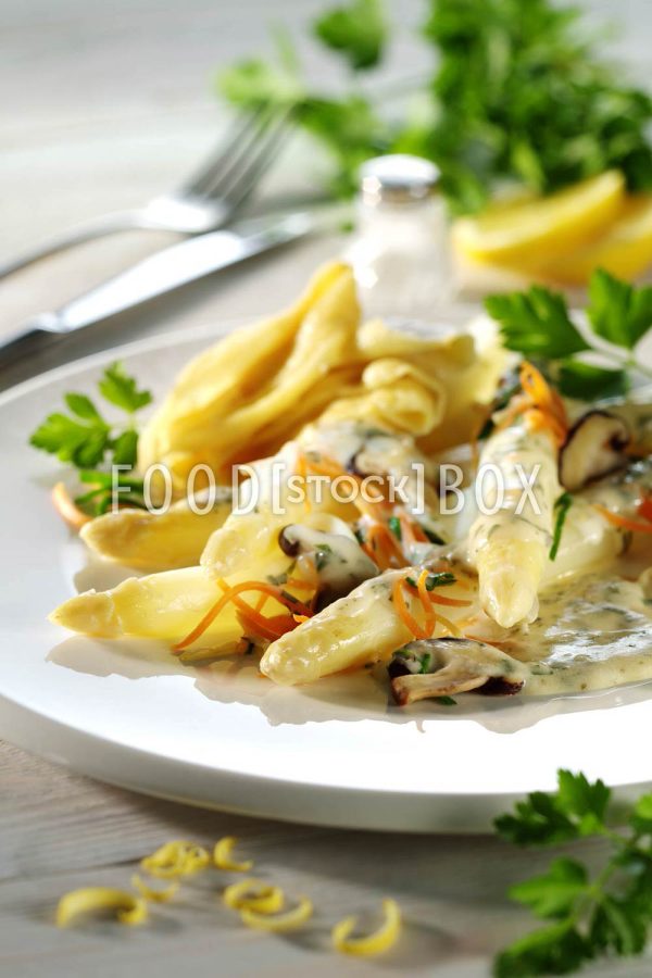 Spargel mit Gemüse-Pilz-Sauce 1
