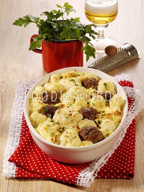 Blumenkohl-Auflauf mit Frikadellen