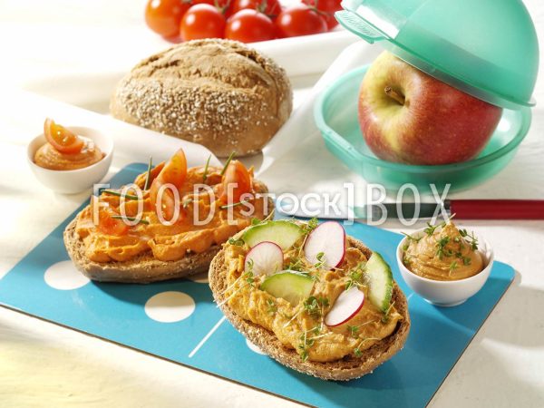 Brötchen mit Aufstrich