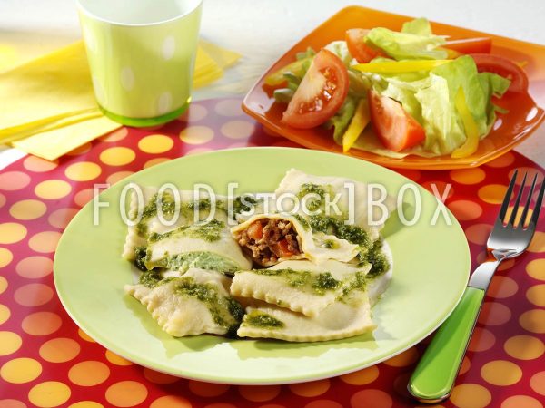 Bunte Ravioli mit Hackfleisch