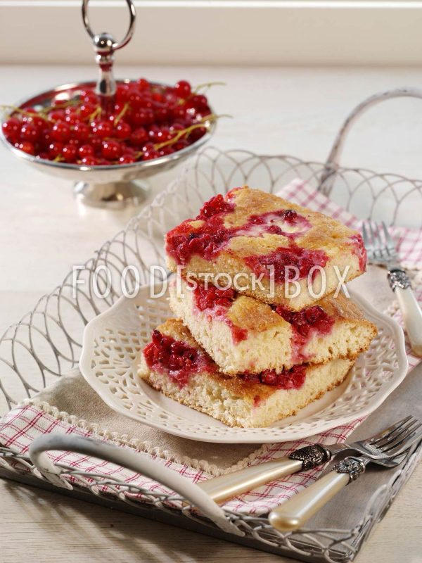 Butterkuchen mit Johannisbeeren